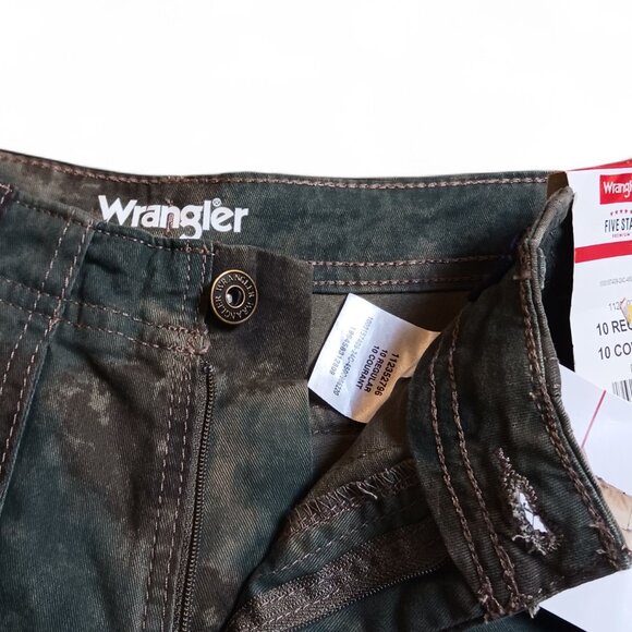 Boys Wrangler 5-Star Premium Camo Cargo Utility Shorts – Size 10R – NWT - Picture 11 of 12